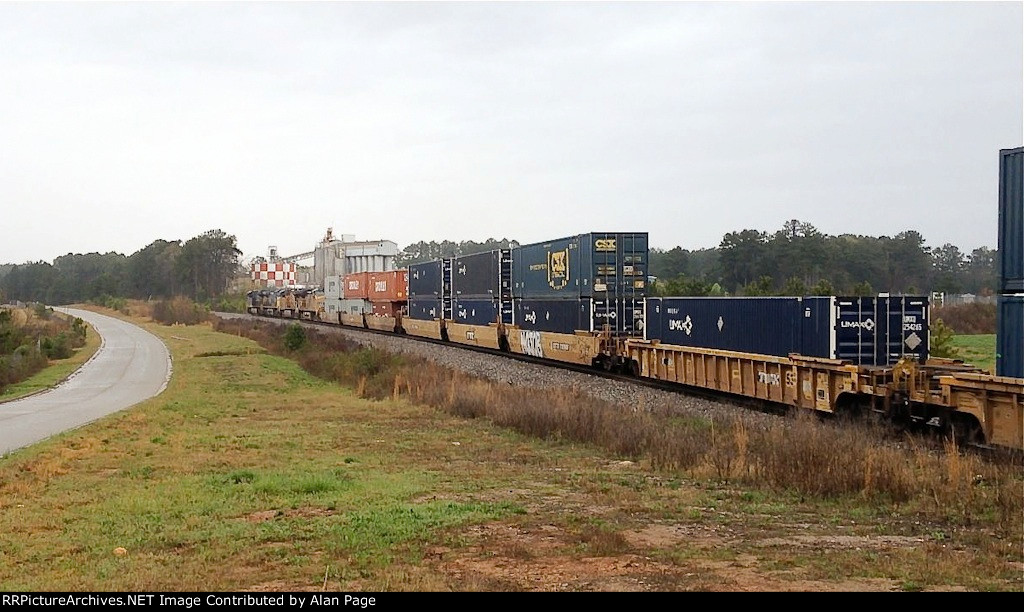 CSX 956 and 245 and UP 7643 and 6031 hustle NB